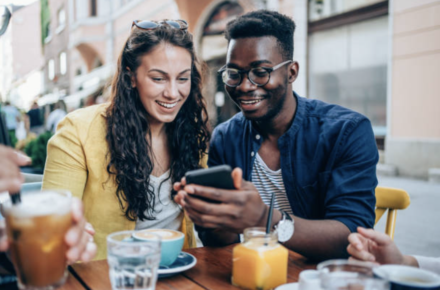 impact of social media on relationships satisfaction couple smiling at phone